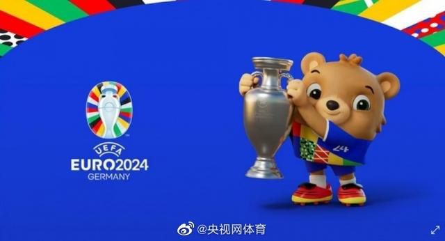 天安门城楼上有两段最醒标语，分别是“中华人民共和国万岁”与“世界人民大团结万岁”，这是对战争最正确、最光荣、最伟大的回答。