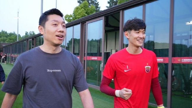宫崎骏七次隐退如今再次复出 3年之后推出新作 2017-05-24 那位一次又一次扬言隐退的日本漫画大师宫崎骏又双叒复出了！