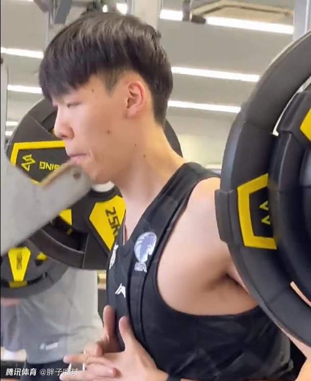 摇晃的大特写镜头不免会让在前排的观众有眩晕之感，这部影片看似是几个女人之间的战争，实则也凸显了男人在这个社会下的 刘天佐发文否认出轨传闻：没有出轨 就是搀扶 2019-05-24 5月24日，刘天佐通过微博发文回应网曝出轨传闻，表示：“没有出轨，就是搀扶，互相帮助，下不为例。