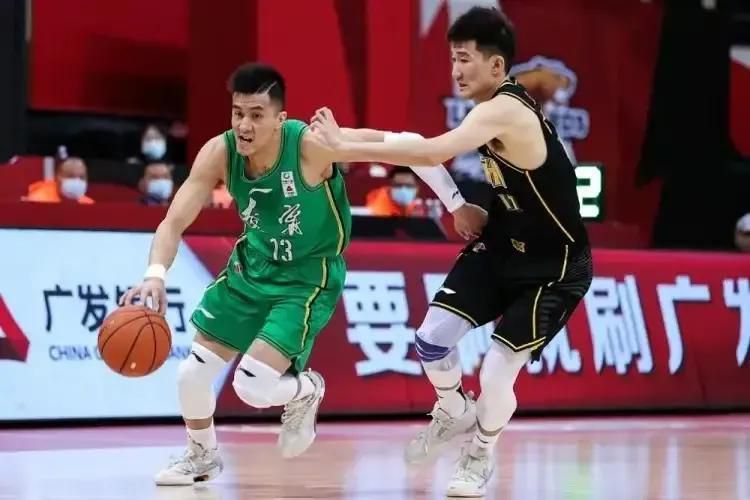 影片由俄罗斯知名导演亚利桑德·阿拉文执导，伊戈尔·别特连科、阿列克谢·沃特考夫、迪米崔·帕拉斯塔耶夫 俄罗斯电影《血色牢笼》定档9.5 揭露法西斯暴行 2025-09-01 ·鲁迪卡、伊娃·威廉姆斯、列昂尼德·格罗莫夫主演，取材于卫国战争期间的真实历史事件，见证法西斯令人发指的罪行，也记录守护生命微光的善意壮举。