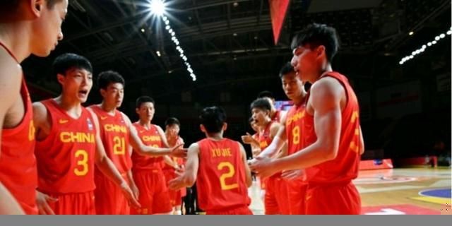 她聪明、独立、敏锐，“你不会觉得是一个超级英雄保护一个普通人，他们是一对真正的伴侣，彼此互补，相互成就。