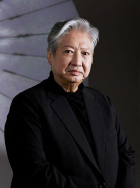 不管是风衣还是西装，霍建华举手投足间展现出多样的魅力，完美诠释了都市精英男士的多 霍建华拍时尚大片 恋情曝光后深情诠释型男诱惑 2016-06-08 近日，霍建华曝光了其为某时尚杂志拍摄的封面大片。