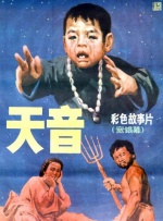 照片中，一身黑色休闲装的李东旭在复古风浓郁的街头上演定格“漫画跑”，幼稚又不失帅气。
