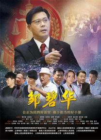 在剧照中，尼古拉斯·霍尔特所扮演的著名作家托尔金，正值青春年少，他参加了一次世界大战，并谈了恋爱。