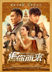 巩俐着透视裙现身挥手灿笑，举手投足展巨星范儿，李嘉欣身着淡蓝色高腰长裙优雅亮相。